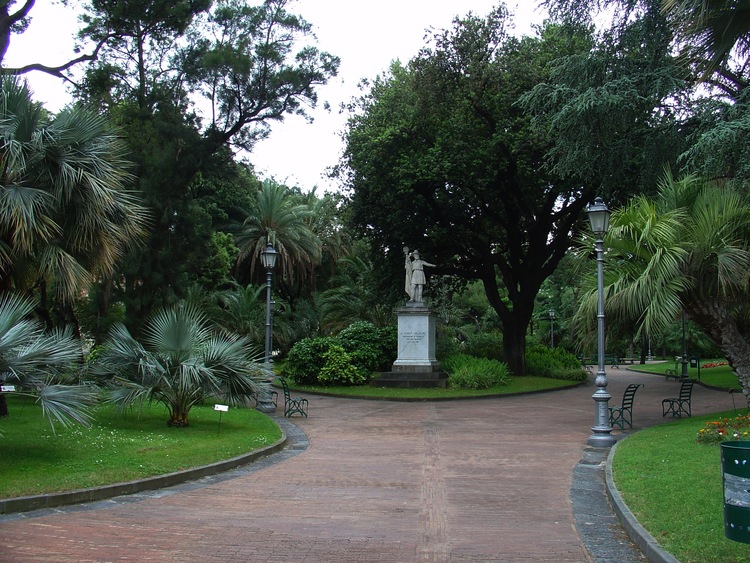 Statua di Carlo Pisacane realizzata da Gennaro Cali (1864) 