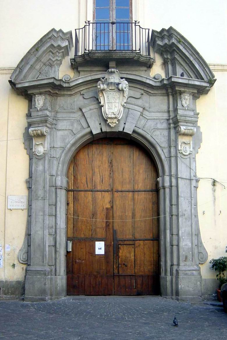 Portale dingresso del Palazzo Genovese