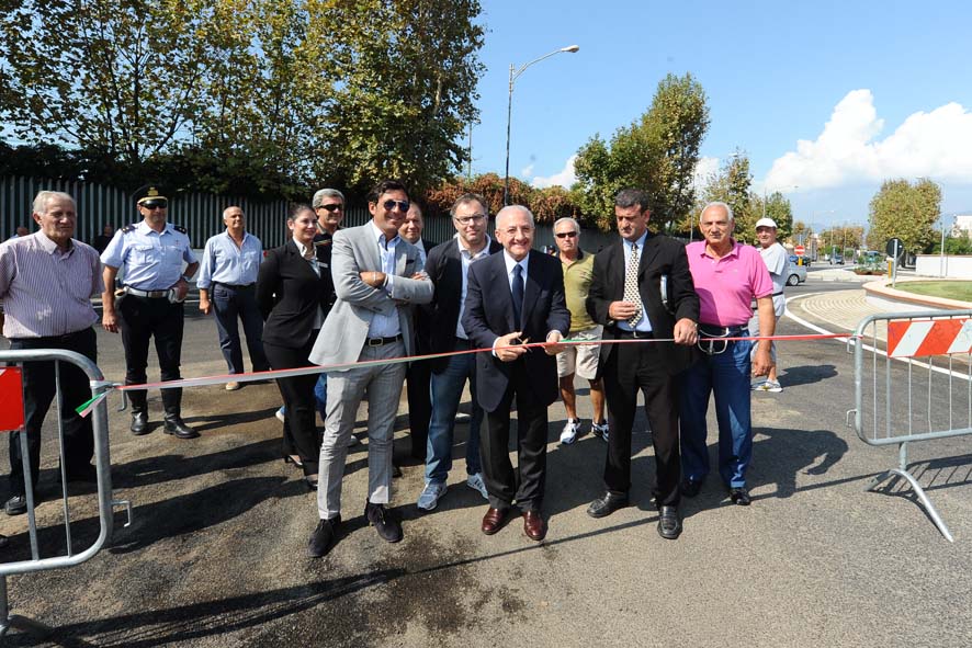 Il Sindaco De Luca inaugura la rotatoria di Via Generale Clark. Salerno, 24 settembre 2011.