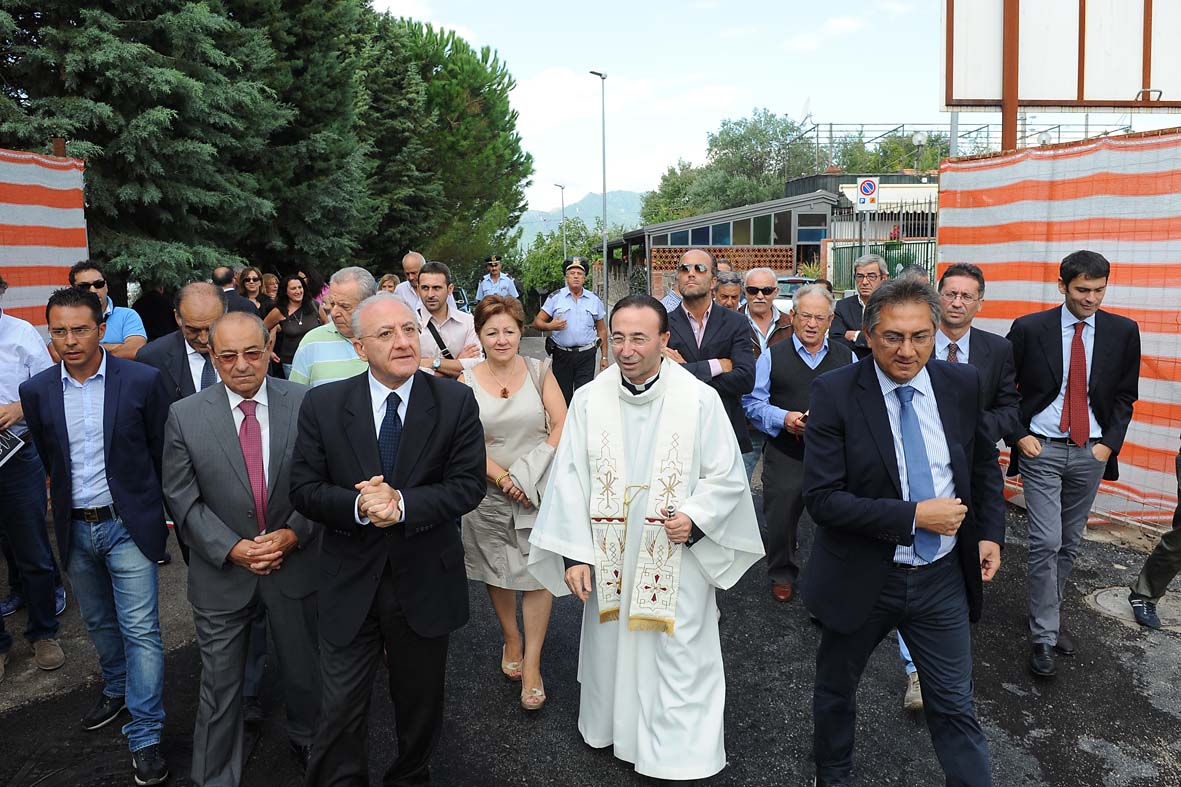 Il Sindaco De Luca inaugura i nuovi alloggi a Rufoli