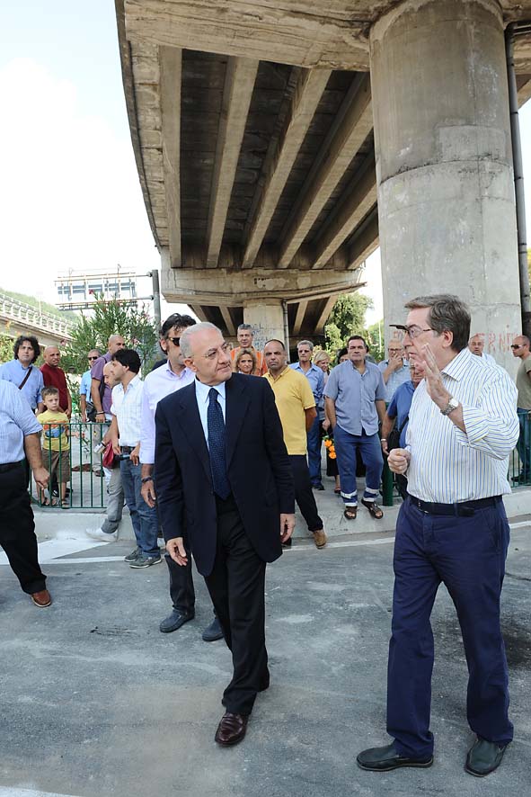 Il Sindaco De Luca inaugura la rotatoria di Via Irno. Salerno, 24 settembre 2011.
