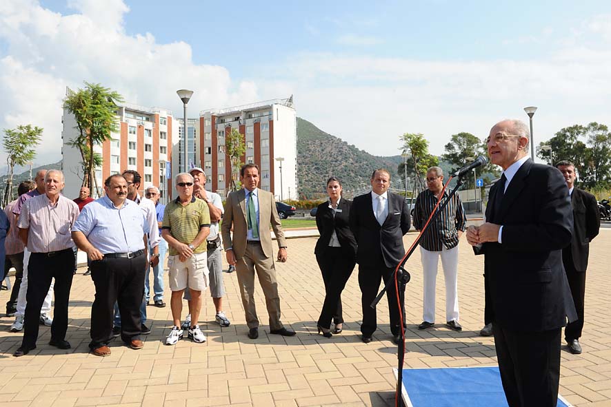 Il Sindaco De Luca inaugura la rotatoria di Via Generale Clark. Salerno, 24 settembre 2011.