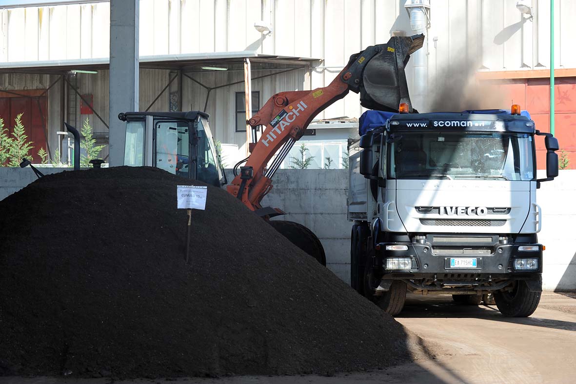 Efficienza energetica, biogas e compost di qualita' all'impianto di compostaggio di Salerno. La visita del Sindaco, 25 ottobre 2012