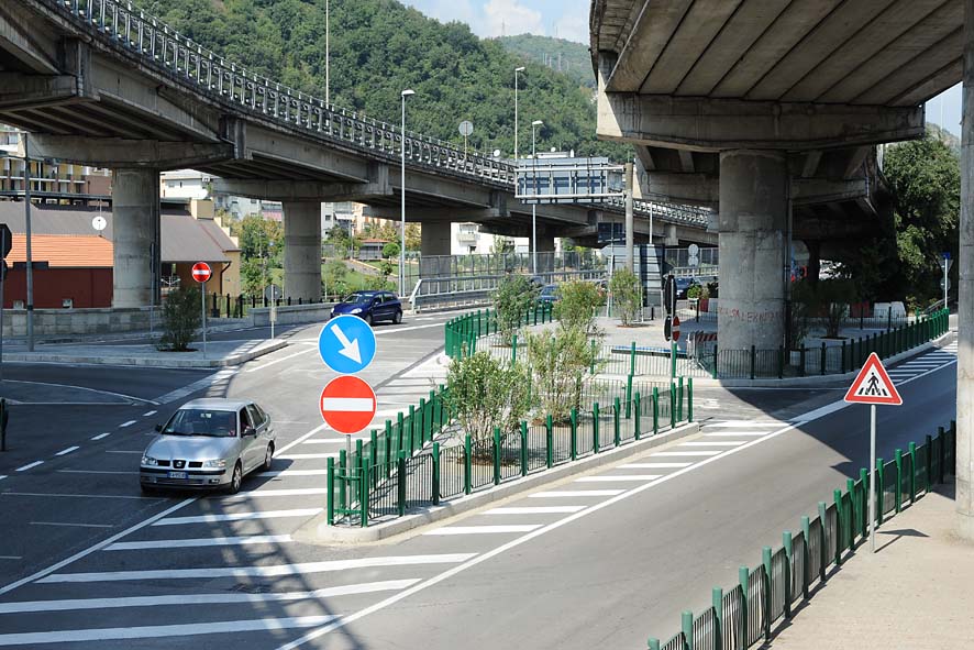 Il Sindaco De Luca inaugura la rotatoria di Via Irno. Salerno, 24 settembre 2011.