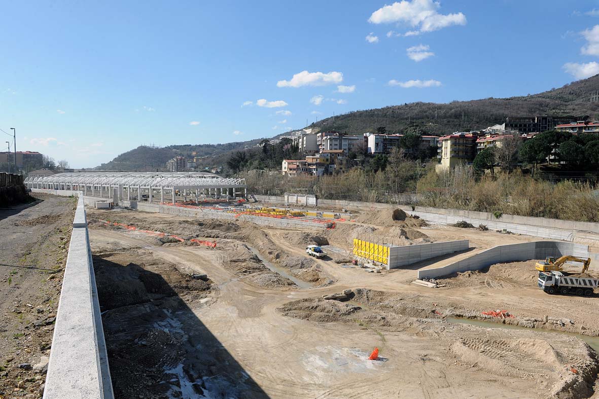 Il Sindaco V. De Luca ed il Presidente G. Lettieri in visita al cantiere nell'area delle ex MCM. Salerno, 12 marzo 2012