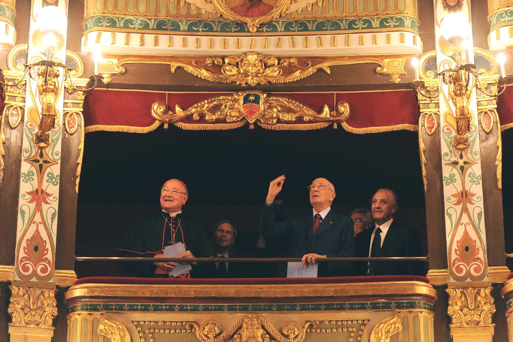 SALERNO saluta il Presidente della Repubblica GIORGIO NAPOLITANO. Teatro Municipale Giuseppe Verdi, martedi' 14 settembre 2010
