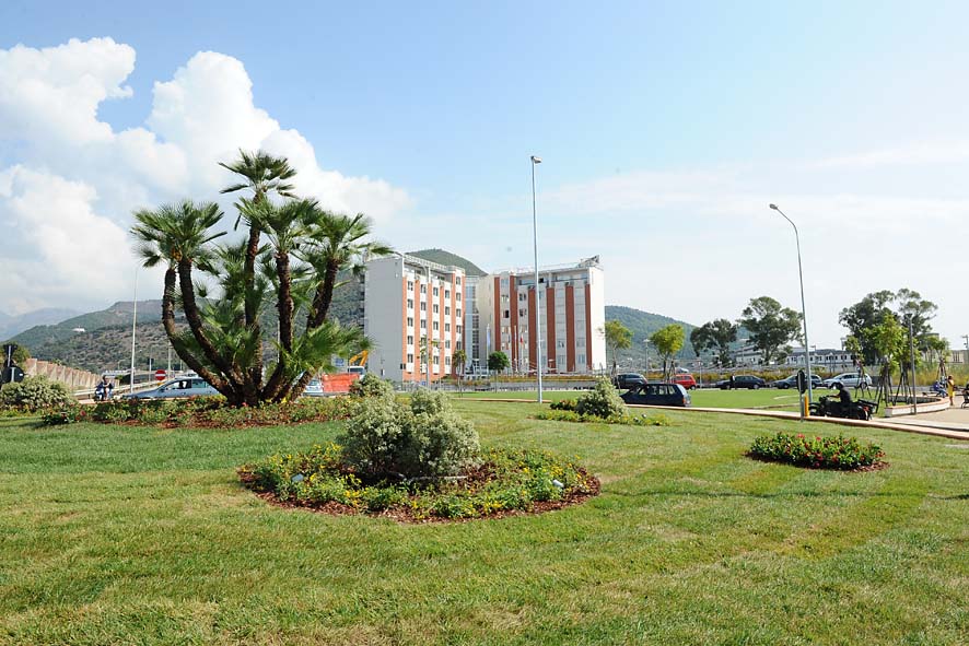 Il Sindaco De Luca inaugura la rotatoria di Via Generale Clark. Salerno, 24 settembre 2011.