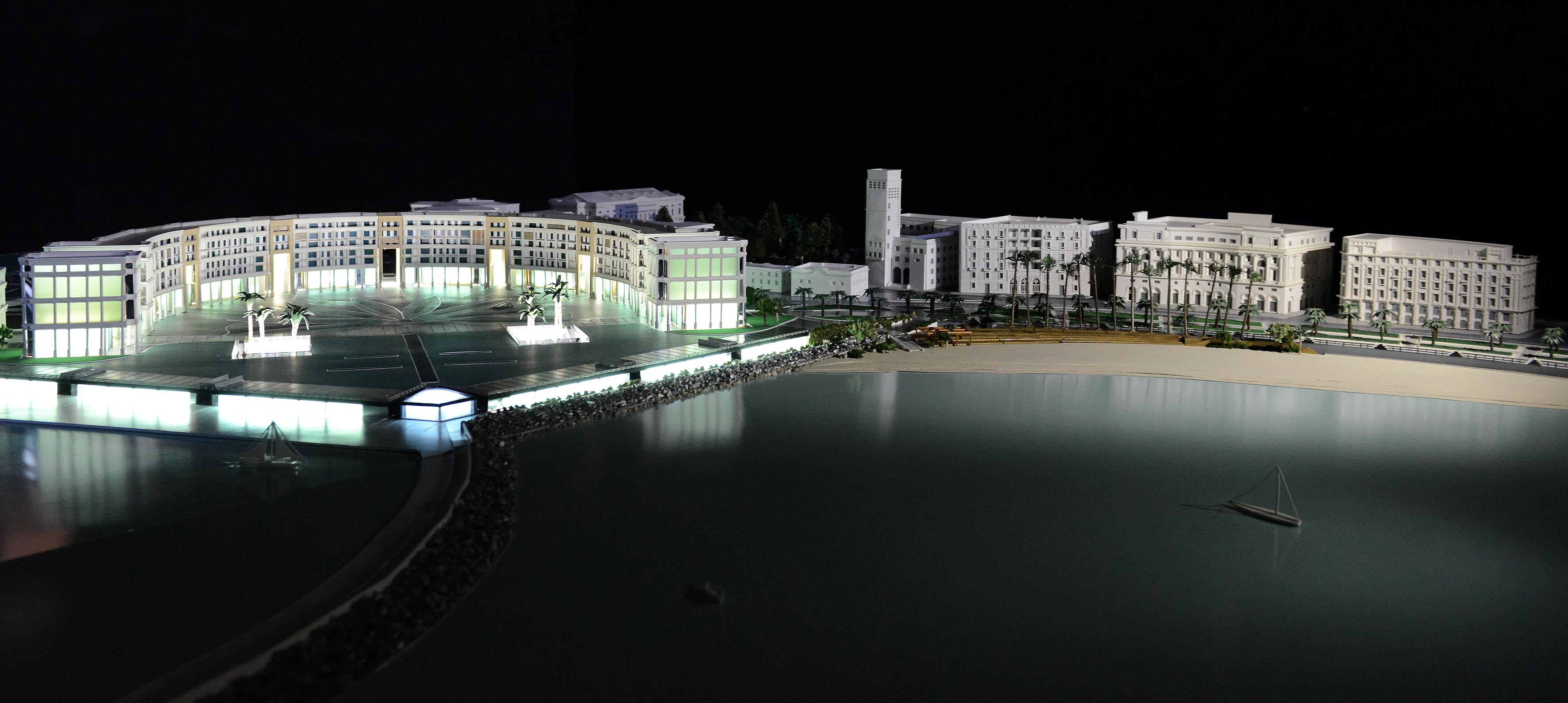 Esposto in Piazza Portanova il nuovo plastico del Crescent e di Piazza della Liberta' 