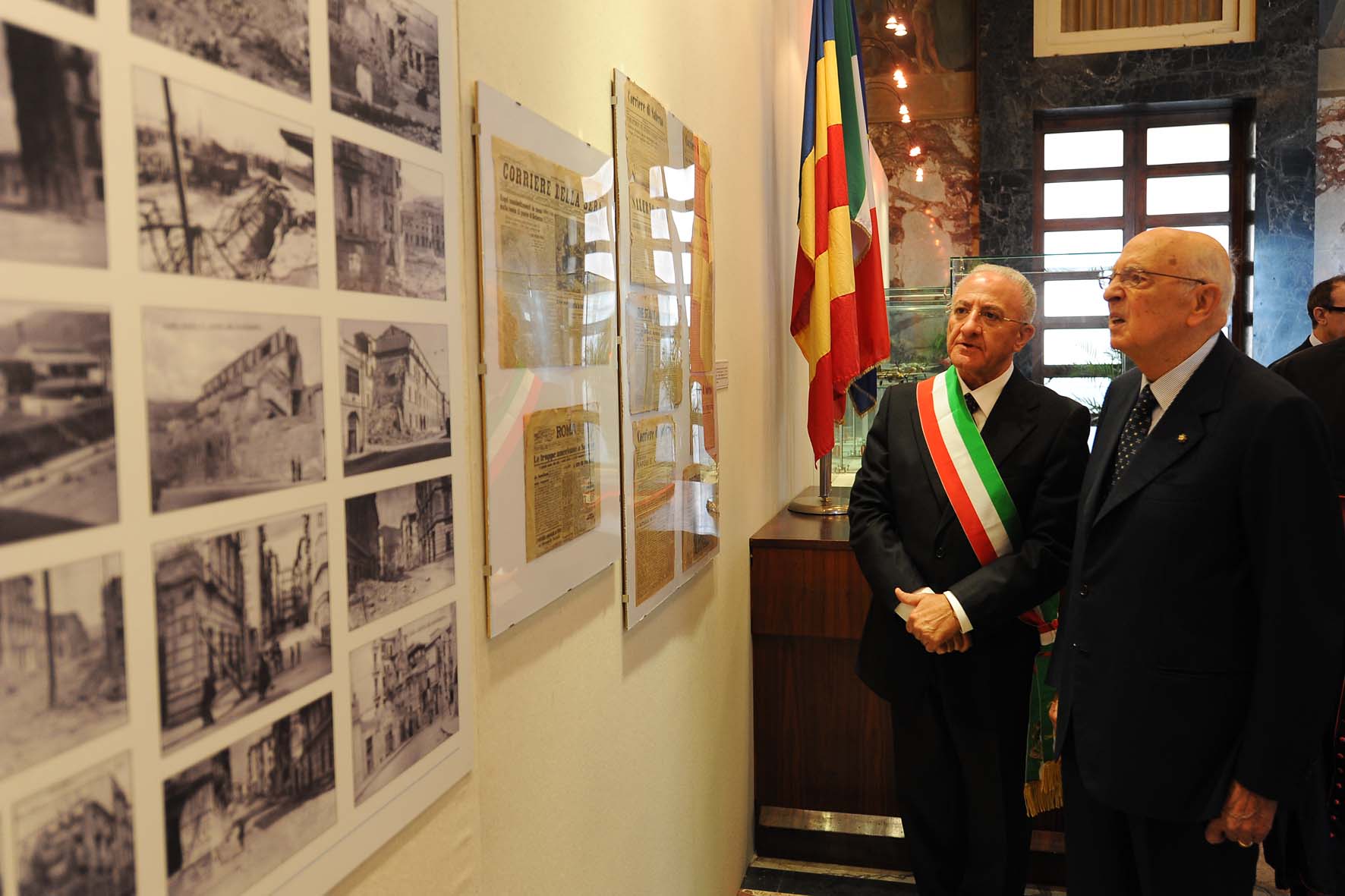 SALERNO saluta il Presidente della Repubblica GIORGIO NAPOLITANO. Inaugurazione della mostra "Salerno, Citta' della Costituzione". Palazzo di Citta', martedi' 14 settembre 2010