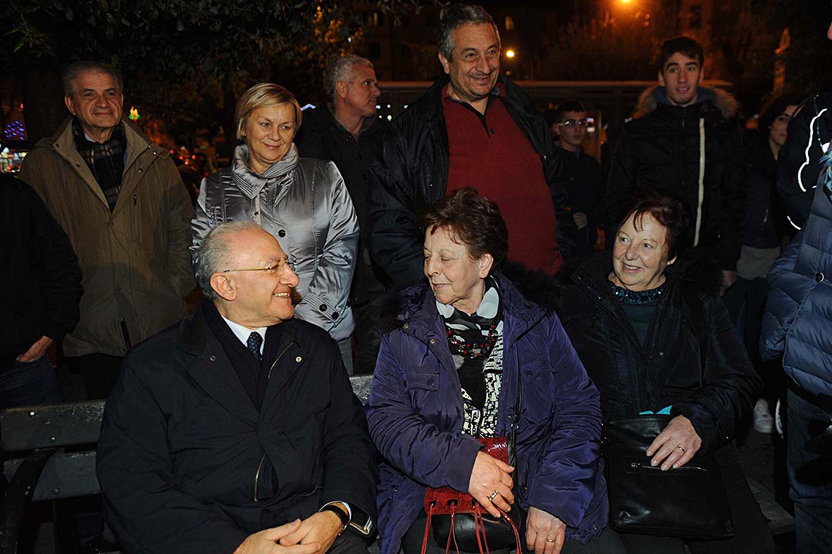 Si illuminano le opere natalizie di Luci d'Artista