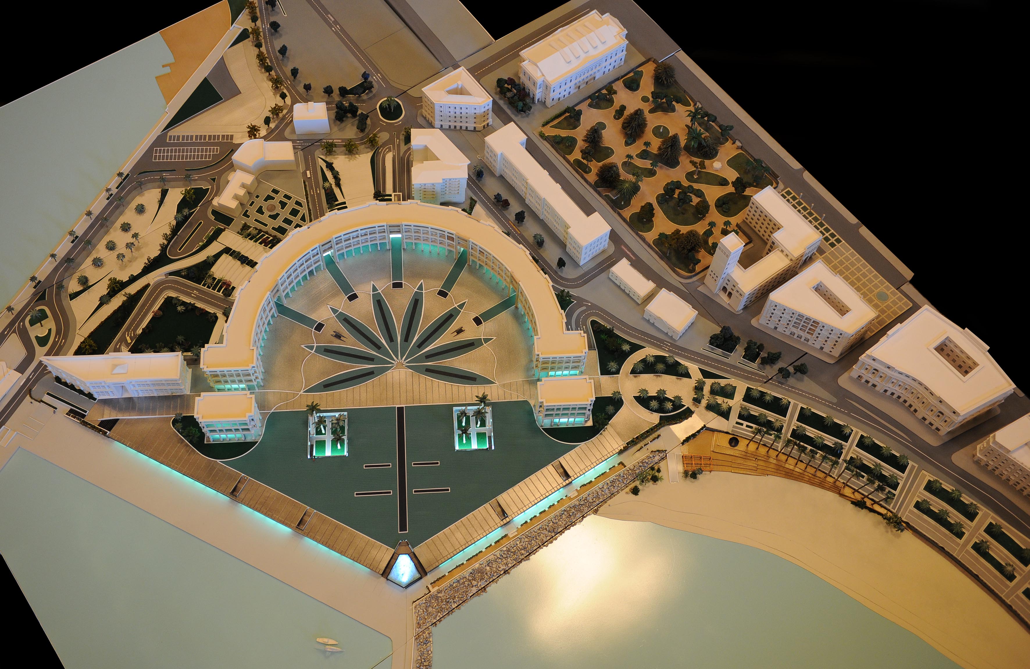 Esposto in Piazza Portanova il nuovo plastico del Crescent e di Piazza della Liberta' 