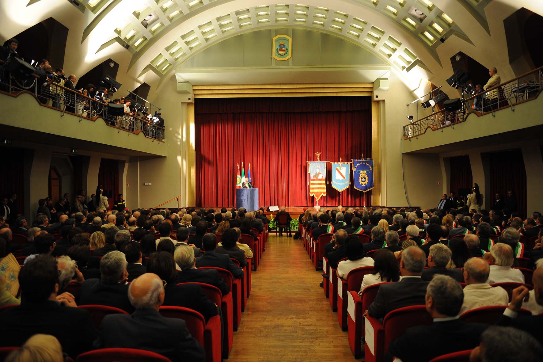SALERNO saluta il Presidente della Repubblica GIORGIO NAPOLITANO. Teatro Augusteo, martedi' 14 settembre 2010