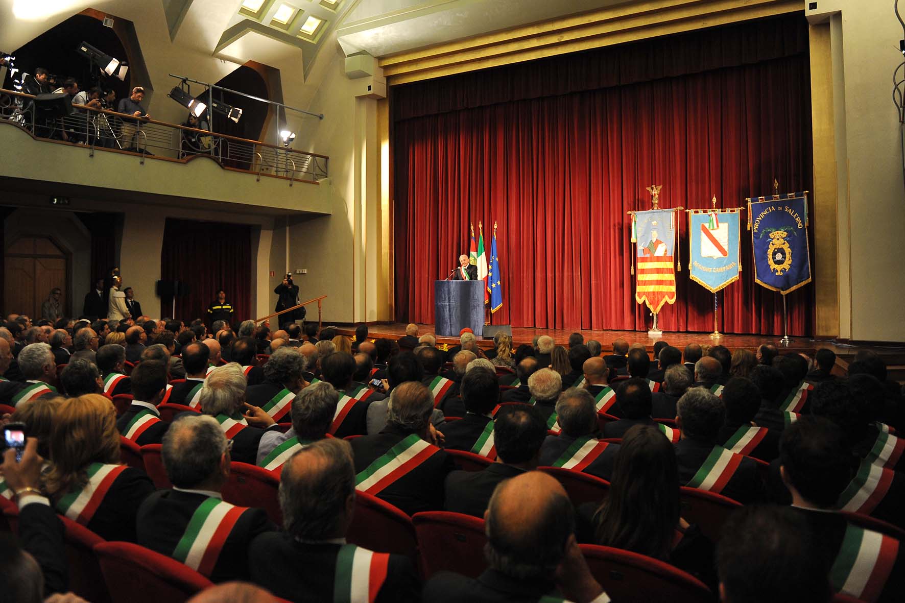 SALERNO saluta il Presidente della Repubblica GIORGIO NAPOLITANO. Teatro Augusteo, martedi' 14 settembre 2010