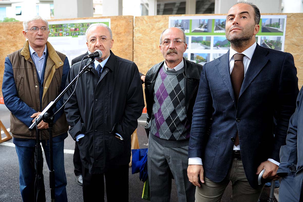 Il Sindaco Vincenzo De Luca da' il via ai lavori di via Lanzalone - Manganario. Salerno, 25 ottobre 2010