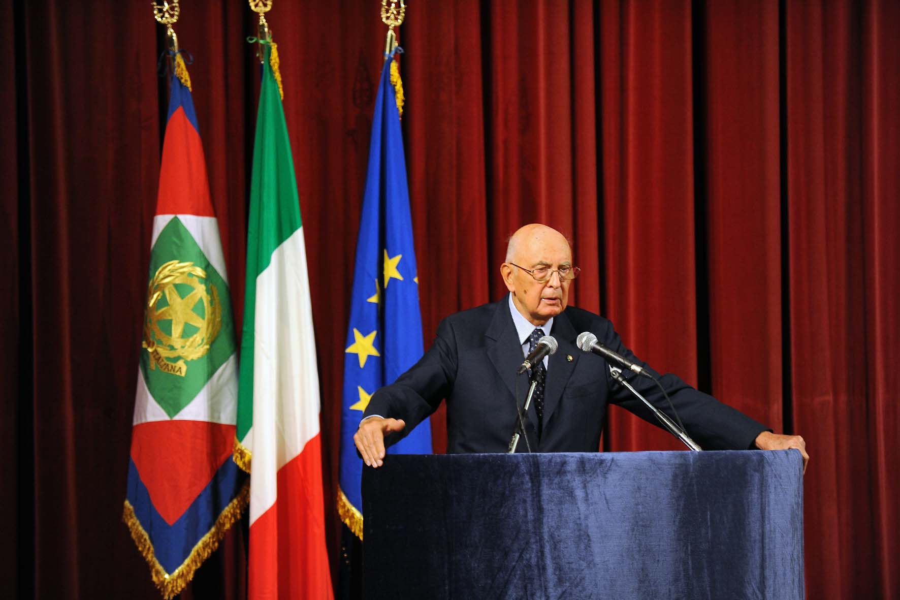 SALERNO saluta il Presidente della Repubblica GIORGIO NAPOLITANO. Teatro Augusteo, martedi' 14 settembre 2010
