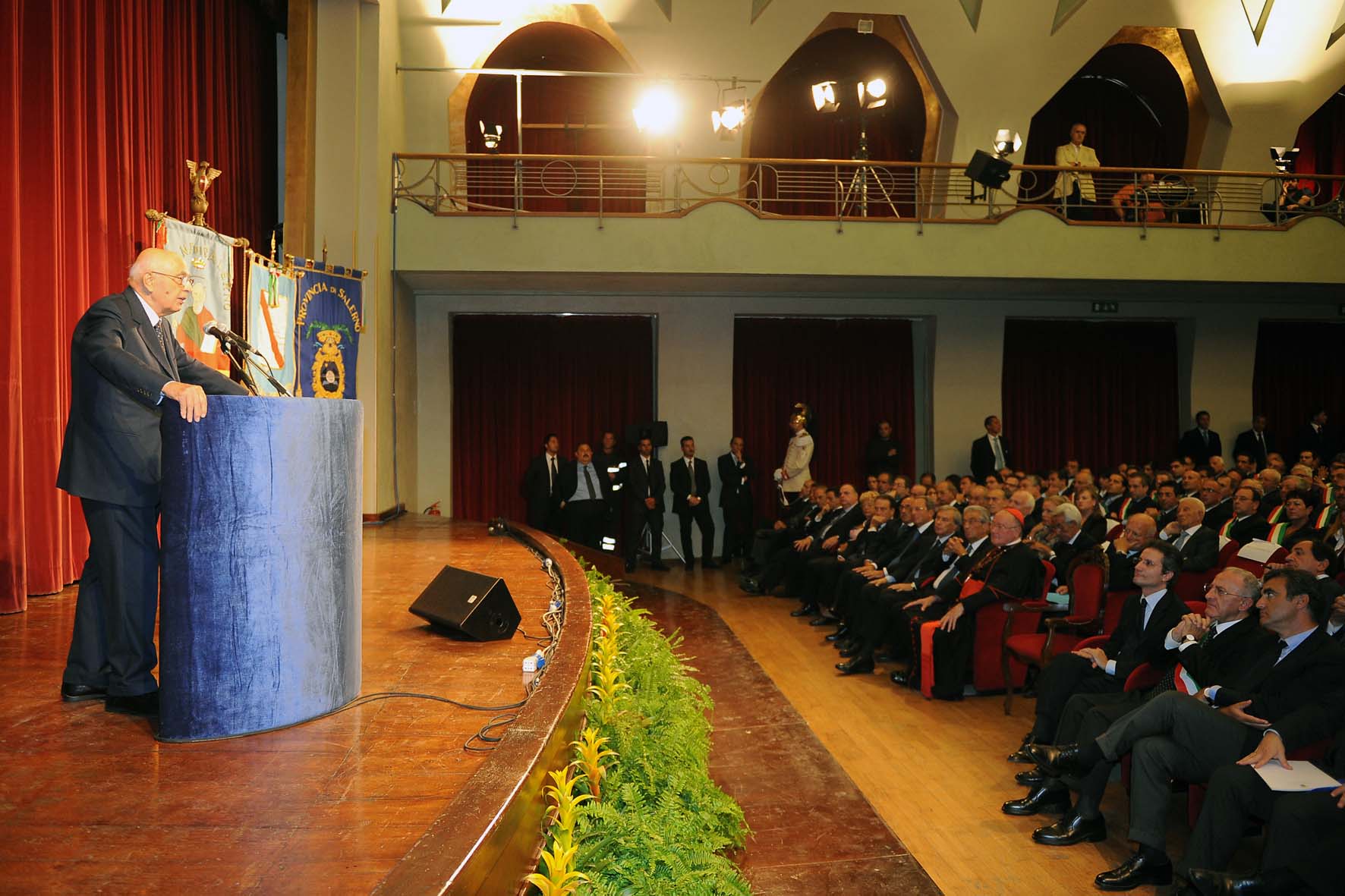 SALERNO saluta il Presidente della Repubblica GIORGIO NAPOLITANO. Teatro Augusteo, martedi' 14 settembre 2010
