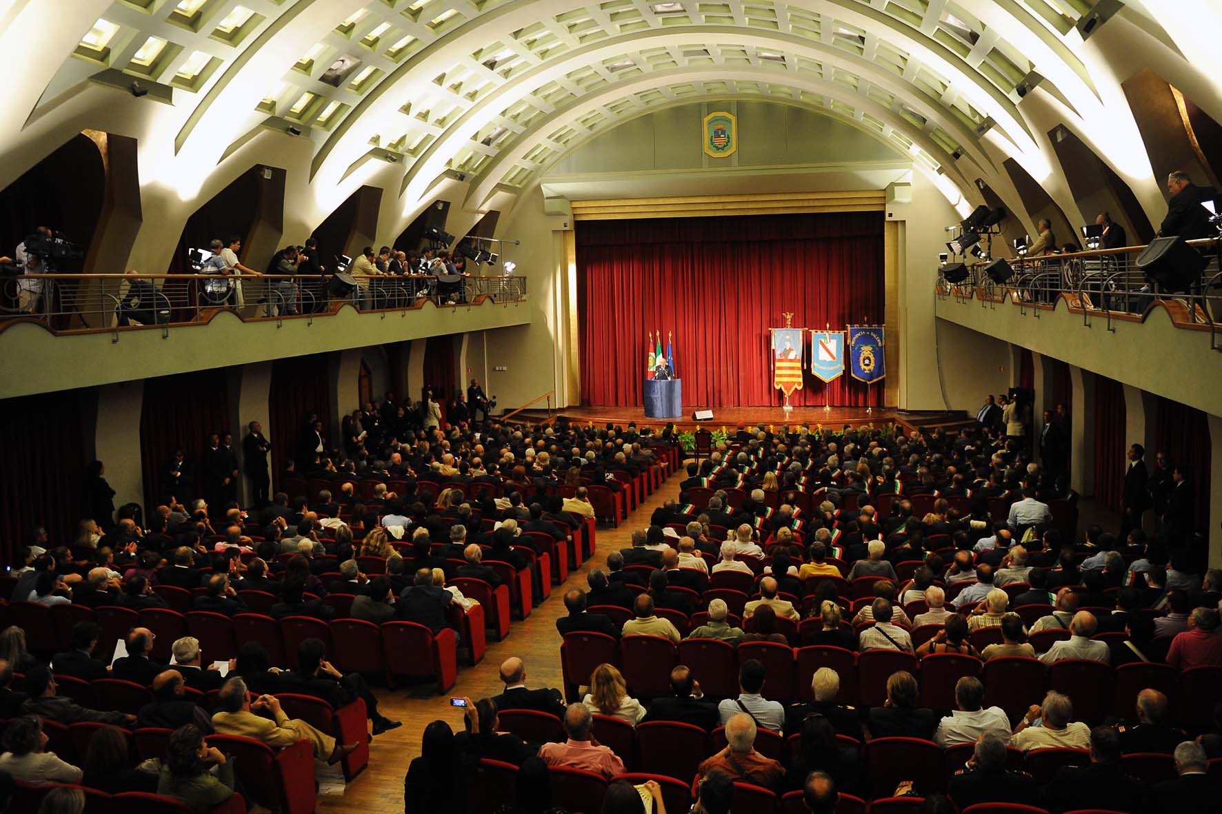 SALERNO saluta il Presidente della Repubblica GIORGIO NAPOLITANO. Teatro Augusteo, martedi' 14 settembre 2010