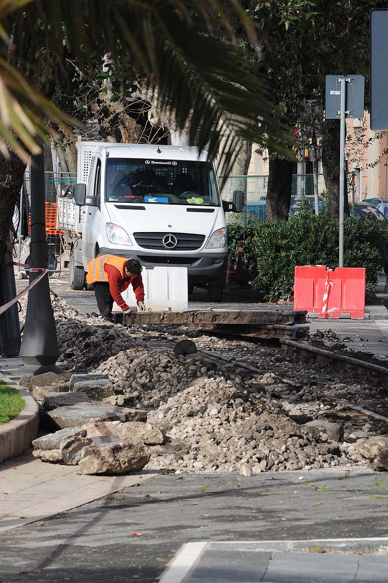 Al via i lavori per la rimozione dei binari in Piazza della Concordia, Salerno 31 gennaio 2011