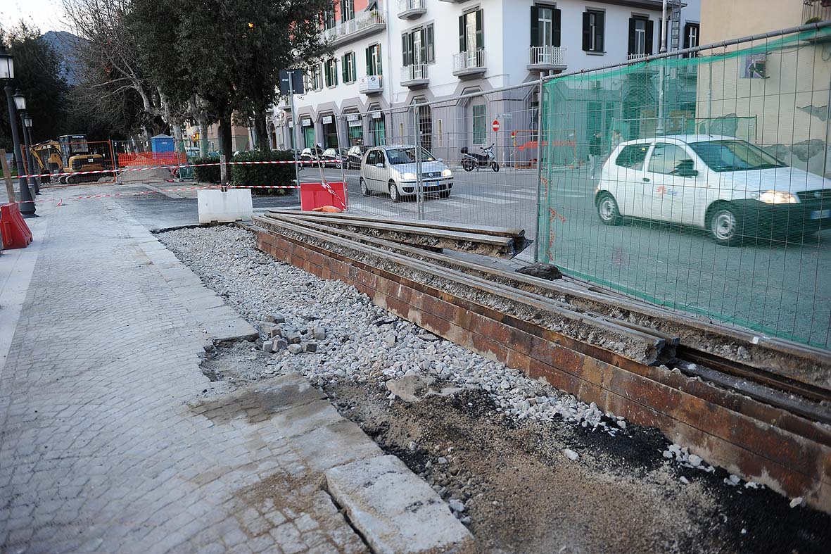 Al via i lavori per la rimozione dei binari in Piazza della Concordia, Salerno 31 gennaio 2011
