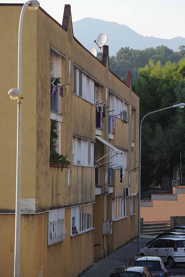 Matierno: al via i lavori di copertura delle palazzine e di rifacimento del campo sportivo con il Sindaco De Luca. Salerno, 15 settembre 2010