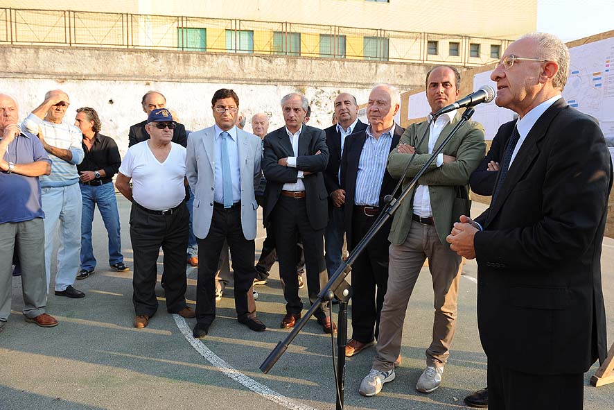 Matierno: al via i lavori di copertura delle palazzine e di rifacimento del campo sportivo con il Sindaco De Luca. Salerno, 15 settembre 2010