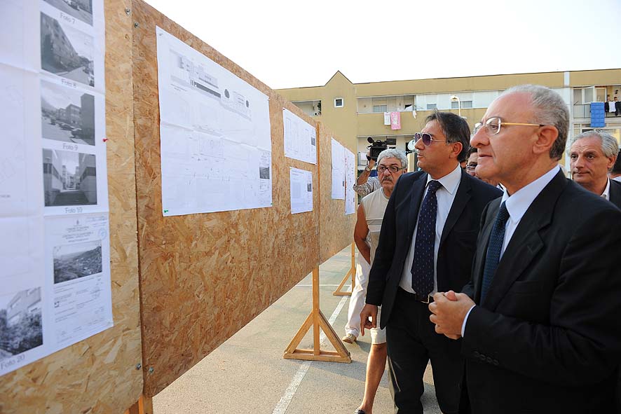 Matierno: al via i lavori di copertura delle palazzine e di rifacimento del campo sportivo con il Sindaco De Luca. Salerno, 15 settembre 2010