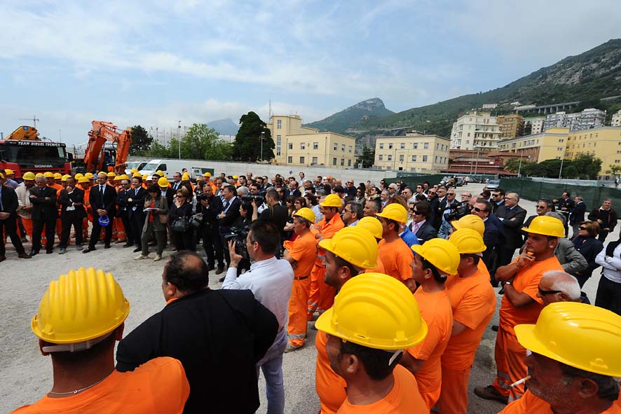Crescent: la posa della prima pietra con il Sindaco Vincenzo De Luca. Salerno, 13 Maggio 2011