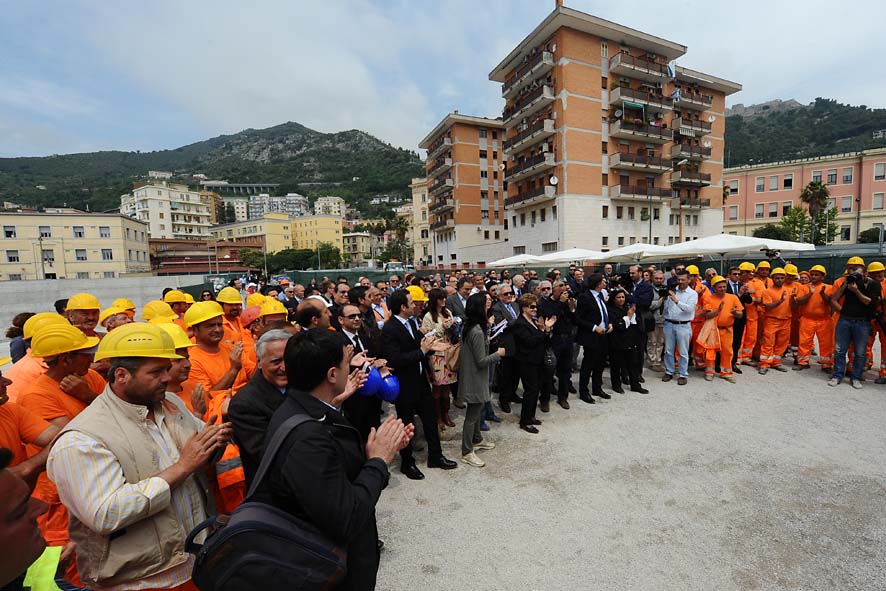 Crescent: la posa della prima pietra con il Sindaco Vincenzo De Luca. Salerno, 13 Maggio 2011