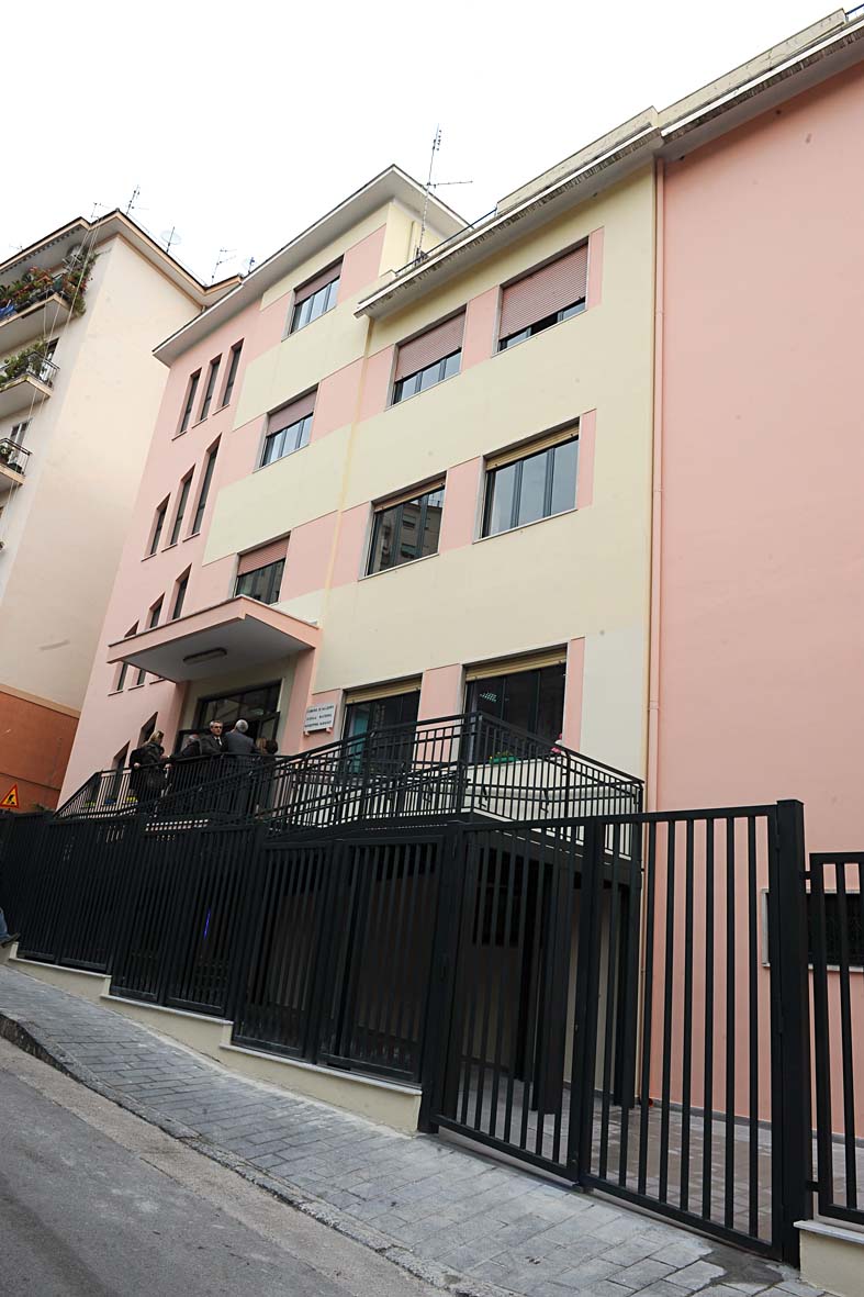 Vincenzo De luca inaugura il nuovo asilo nido di via Fusandola. Salerno 24 marzo 2010