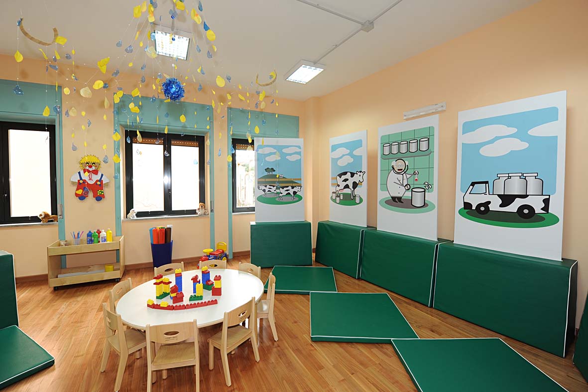 Vincenzo De luca inaugura il nuovo asilo nido di via Fusandola. Salerno 24 marzo 2010