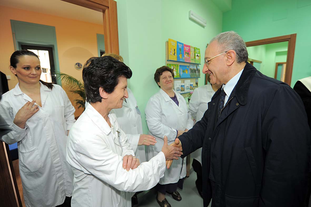 Vincenzo De luca inaugura il nuovo asilo nido di via Fusandola. Salerno 24 marzo 2010