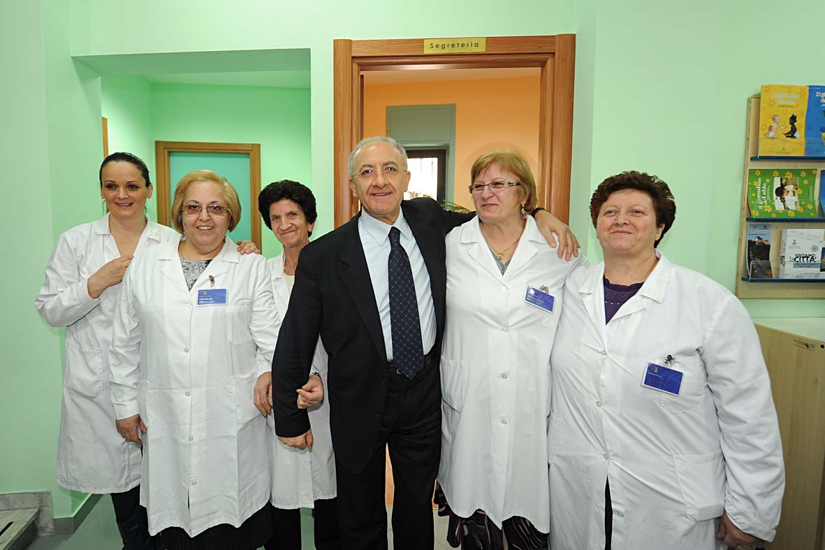 Vincenzo De luca inaugura il nuovo asilo nido di via Fusandola. Salerno 24 marzo 2010