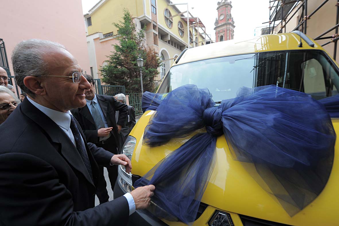 Vincenzo De luca inaugura il nuovo asilo nido di via Fusandola. Salerno 24 marzo 2010