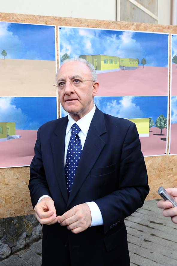 Un nuovo asilo nido a Pastorano. Cerimonia di inizio lavori con il Sindaco di Salerno Vincenzo De Luca. 28 aprile 2011