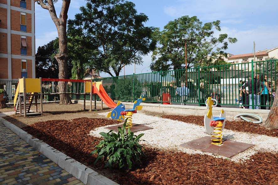 Il Sindaco De Luca inaugura l'Asilo Nido di Via Premuda. Salerno, 13 Settembre 2011