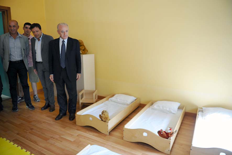 Il Sindaco De Luca inaugura l'Asilo Nido di Via Premuda. Salerno, 13 Settembre 2011