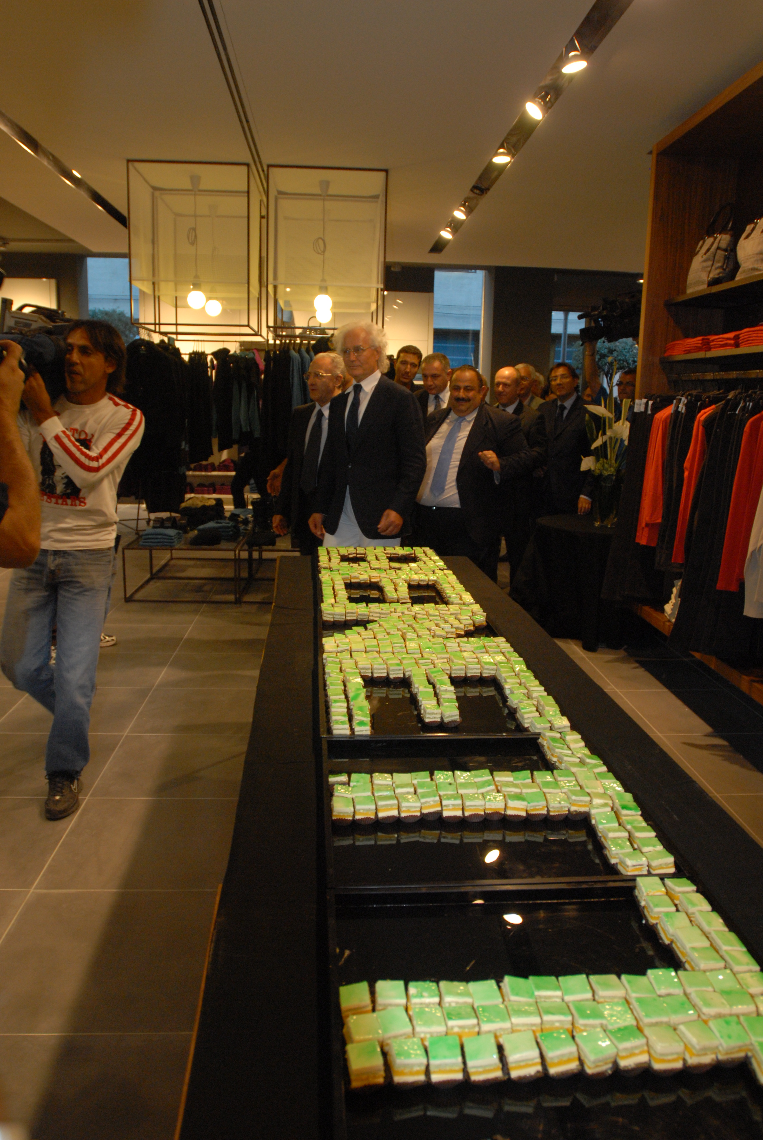 Il Sindaco Vincenzo De Luca e Luciano Benetton inaugurano il nuovo megastore al Corso Vittorio Emanuele. 20 settembre 2007