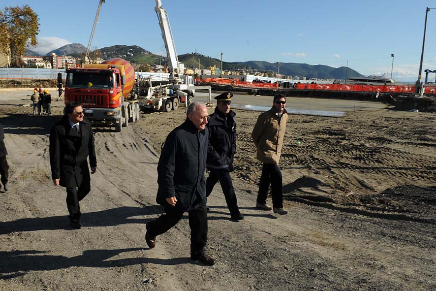 Visita al cantiere di Piazza della Liberta' con il Sindaco De Luca. 9 dicembre 2009