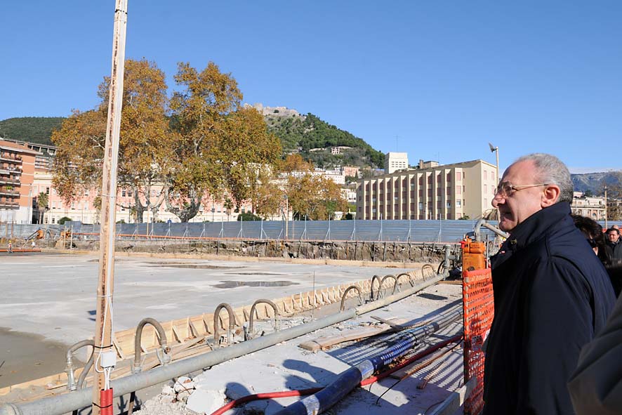 Visita al cantiere di Piazza della Liberta' con il Sindaco De Luca. 9 dicembre 2009
