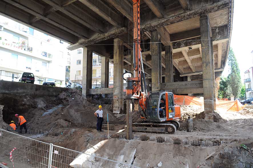 Quartiere Carmine, mercoledi' 10 giugno 2009: il Sindaco De Luca da' il via ai lavori di risistemazione urbanistica di via Cavallo e via Trucillo