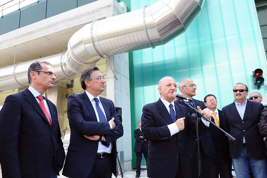 Il Sindaco De Luca ha dato il via allattivita' operativa dellimpianto di compostaggio. Salerno, 28 aprile 2011