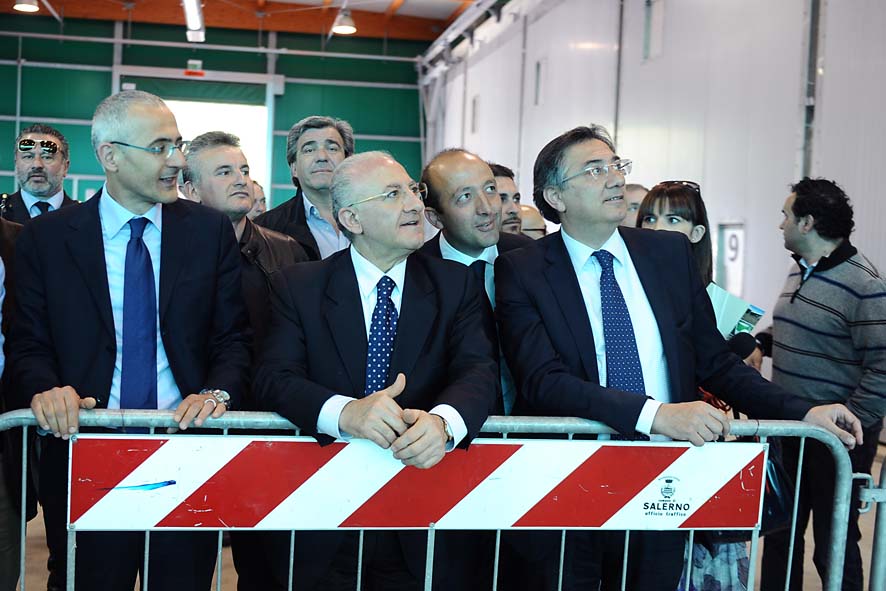 Il Sindaco De Luca ha dato il via allattivita' operativa dellimpianto di compostaggio. Salerno, 28 aprile 2011