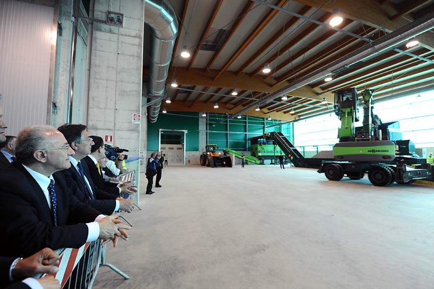 Il Sindaco De Luca ha dato il via allattivita' operativa dellimpianto di compostaggio. Salerno, 28 aprile 2011