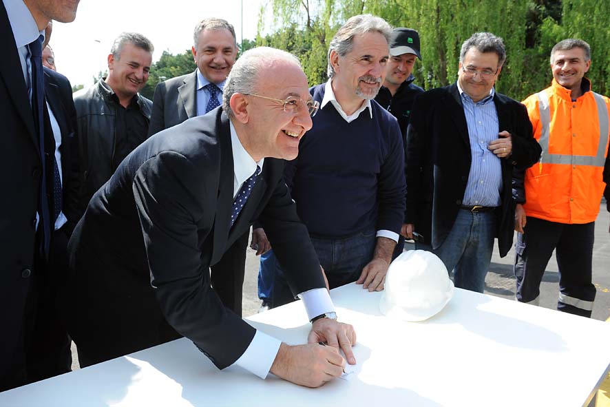 Il Sindaco De Luca ha dato il via allattivita' operativa dellimpianto di compostaggio. Salerno, 28 aprile 2011