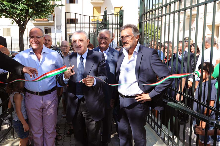 Il Sindaco De Luca inaugura i giardini in piazza De Crescenzo. Salerno, 7 settembre 2011 