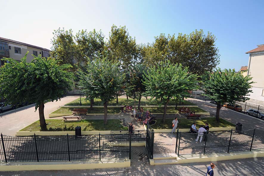 Il Sindaco De Luca inaugura i giardini in piazza De Crescenzo. Salerno, 7 settembre 2011 