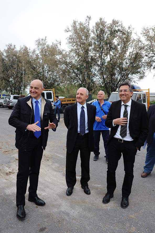 Demolizione in via Allende e inizio lavori nuova Litoranea Orientale con il Sindaco De Luca. Salerno, 2 maggio 2011