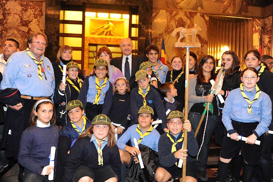 Con il 72% Salerno e' il primo capoluogo dItalia per la raccolta differenziata. Il Sindaco festeggia con la citta' l'importante traguardo raggiunto. Palazzo di Citta' 16 ottobre 2009