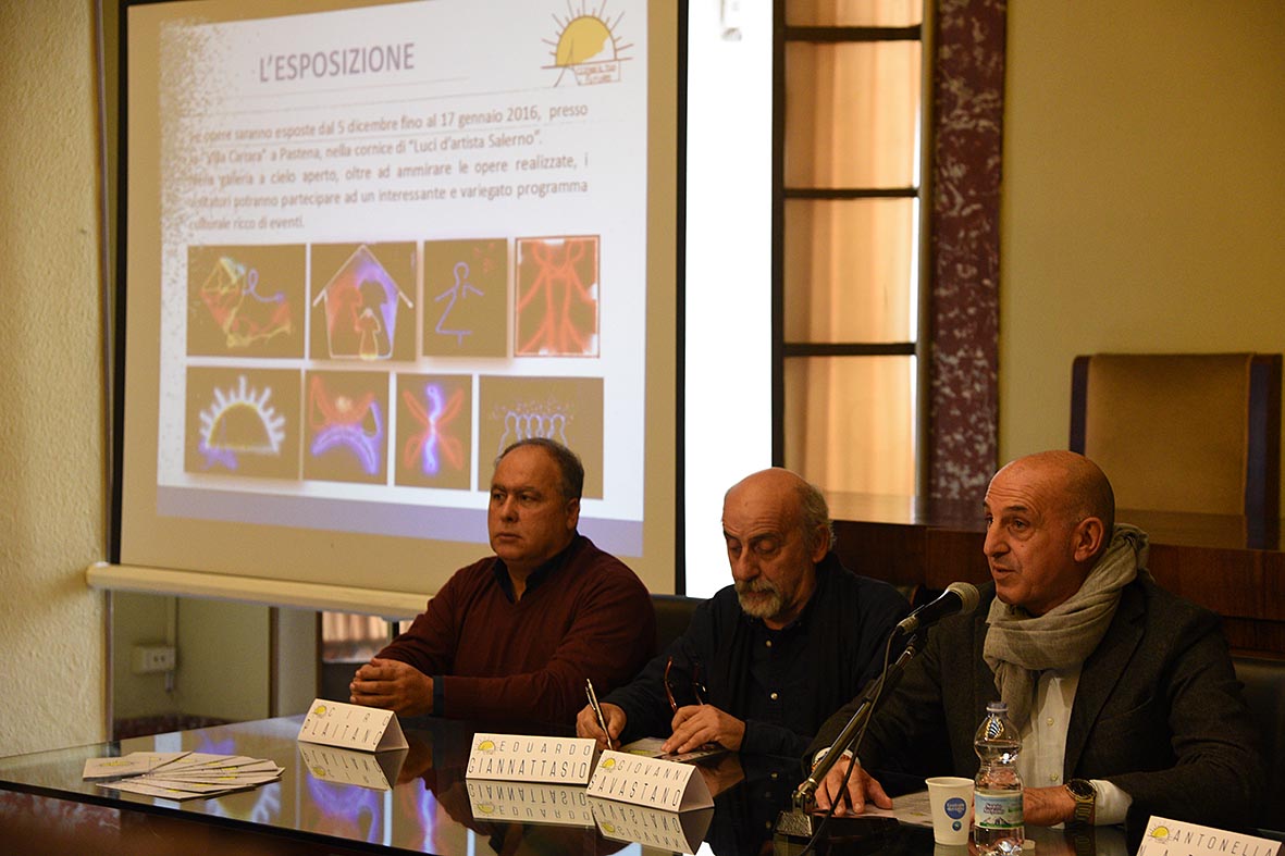 "Accendi il tuo futuro", a Villa Carrara le opere luminose dei giovani della Cooperativa Fili d'Erba