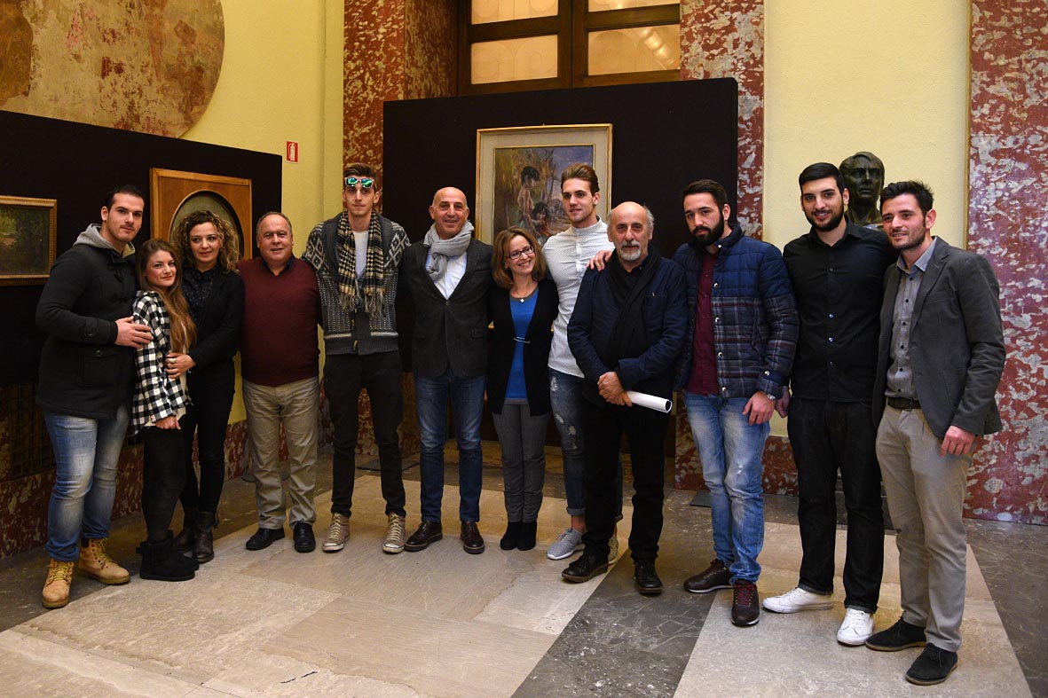 "Accendi il tuo futuro", a Villa Carrara le opere luminose dei giovani della Cooperativa Fili d'Erba